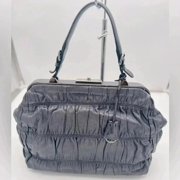 Prada Nappa Guaffre Bag + 🆓 ENTRUPY COA - Picture 6 of 17